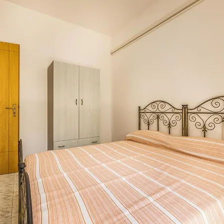 2 Bedroom Stunning In Apartment *
