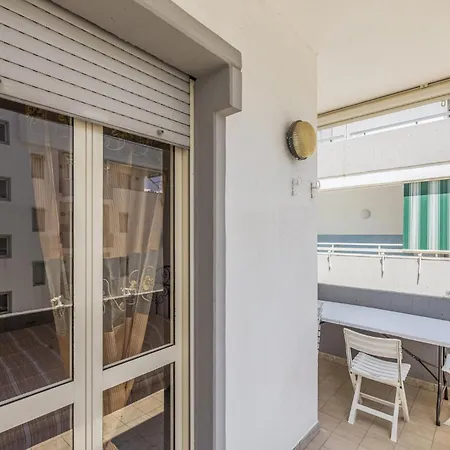 Apartment 2 Bedroom Stunning In